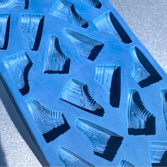Vans Off the Wall Sk8-Hi Ice Cube Mold And Ice Storage Box - Picture 8 of 11